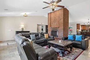 9023 W Patrick Ln, Peoria, AZ 85383 - Photo 9