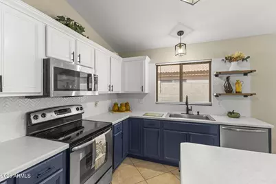 13159 W Port Royale Lane, Surprise, AZ 85379 - Photo 17