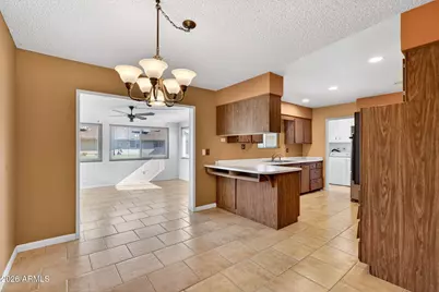 10413 W Roundelay Circle, Sun City, AZ 85351 - Photo 9