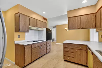 10413 W Roundelay Circle, Sun City, AZ 85351 - Photo 11