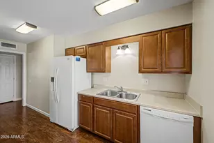 10129 W Pine Springs Dr, Sun City, AZ 85373 - Photo 9