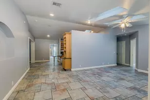 526 E Flynn Ln, Phoenix, AZ 85012 - Photo 7