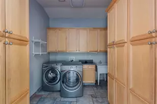 526 E Flynn Ln, Phoenix, AZ 85012 - Photo 25