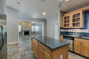 526 E Flynn Ln, Phoenix, AZ 85012 - Photo 13