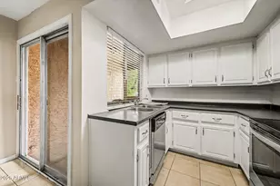 461 W Holmes Ave, Mesa, AZ 85210 - Photo 11