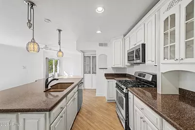 8453 E Rancho Vista Drive, Scottsdale, AZ 85251 - Photo 11