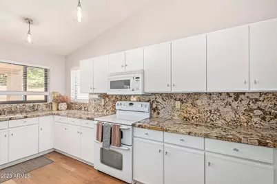 9018 E Caribbean Lane, Scottsdale, AZ 85260 - Photo 11