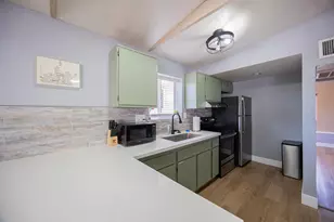 1221 E Highland Ave, Phoenix, AZ 85014 - Photo 9
