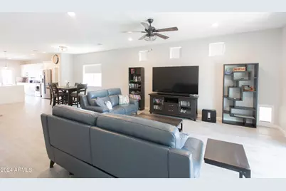 533 W Harwell Road, Phoenix, AZ 85041 - Photo 9