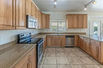 17856 W Watson Lane, Surprise, AZ 85388 - Photo 5