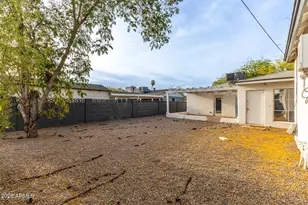 365 E Weldon Ave, Phoenix, AZ 85012 - Photo 15