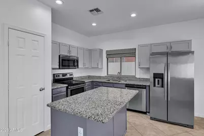 1620 S 80th Drive, Phoenix, AZ 85043 - Photo 9