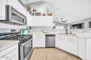 13418 N 74th Ln, Peoria, AZ 85381 - Photo 3