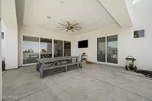 744 E Desert Ln, Phoenix, AZ 85042 - Photo 37