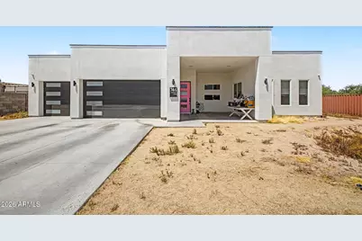 744 E Desert Lane, Phoenix, AZ 85042 - Photo 1