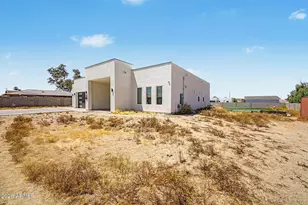 744 E Desert Ln, Phoenix, AZ 85042 - Photo 5