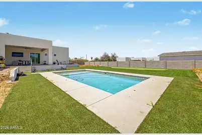 744 E Desert Lane, Phoenix, AZ 85042 - Photo 39