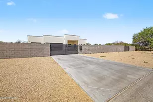 744 E Desert Ln, Phoenix, AZ 85042 - Photo 3