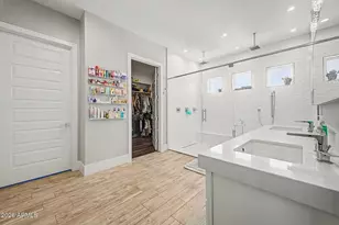 744 E Desert Ln, Phoenix, AZ 85042 - Photo 21