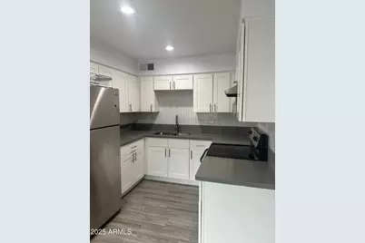 3219 E Earll Drive #Apt 2, Phoenix, AZ 85018 - Photo 5