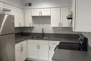 3219 E Earll Dr, Phoenix, AZ 85018 - Photo 5
