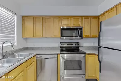 11640 N 51st Avenue #Apt 143, Glendale, AZ 85304 - Photo 9