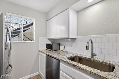 2233 E Highland Avenue #134, Phoenix, AZ 85016 - Photo 9