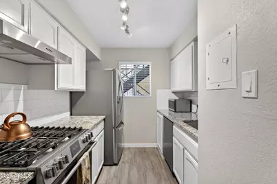 2233 E Highland Avenue #134, Phoenix, AZ 85016 - Photo 3