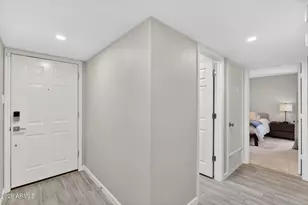 2233 E Highland Ave, Phoenix, AZ 85016 - Photo 5