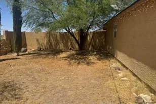 12776 W Obregon Dr, Arizona City, AZ 85123 - Photo 9