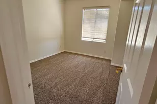 3989 E Hummingbird Ln, Phoenix, AZ 85050 - Photo 17