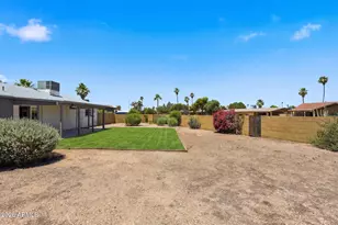 2310 E Betty Elyse Ln, Phoenix, AZ 85022 - Photo 17