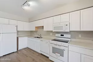 2519 E Anderson Dr, Phoenix, AZ 85032 - Photo 11