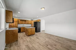 2527 W Larkspur Dr, Phoenix, AZ 85029 - Photo 9