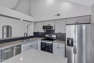 2206 W Beaubien Dr, Phoenix, AZ 85027 - Photo 19
