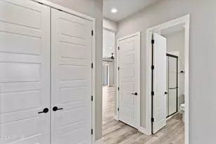 10136 W Hatfield Rd, Peoria, AZ 85383 - Photo 51