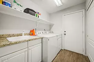 725 W Beverly Ln, Phoenix, AZ 85023 - Photo 33