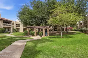 8651 E Royal Palm Rd, Scottsdale, AZ 85258 - Photo 27