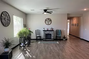 10605 W Catalina Dr, Avondale, AZ 85392 - Photo 7