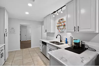 1749 E Medlock Drive, Phoenix, AZ 85016 - Photo 9