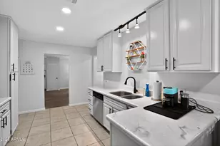 1749 E Medlock Dr, Phoenix, AZ 85016 - Photo 9