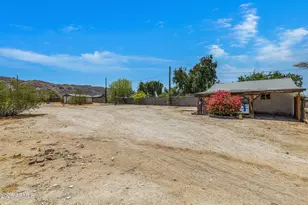 2237 E Desert Ln, Phoenix, AZ 85042 - Photo 13