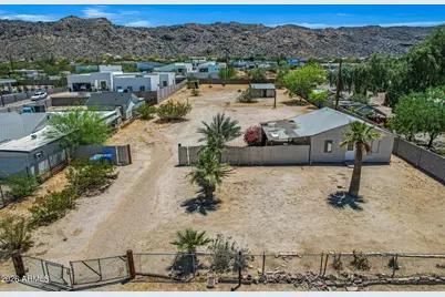 2237 E Desert Lane, Phoenix, AZ 85042 - Photo 1