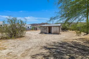 2237 E Desert Ln, Phoenix, AZ 85042 - Photo 15