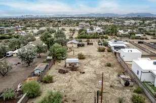 2237 E Desert Ln, Phoenix, AZ 85042 - Photo 3