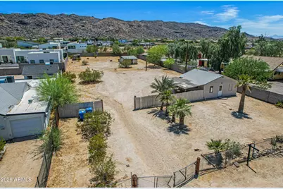 2241 E Desert Lane, Phoenix, AZ 85042 - Photo 1