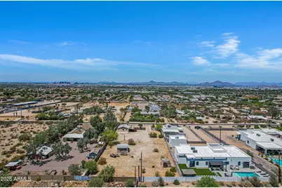 2241 E Desert Lane, Phoenix, AZ 85042 - Photo 21