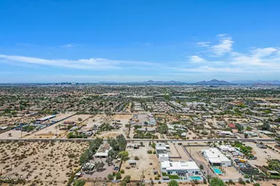 2241 E Desert Lane, Phoenix, AZ 85042 - Photo 23