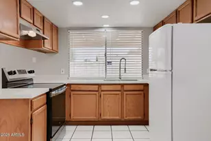 3243 N 77th Dr, Phoenix, AZ 85033 - Photo 7