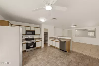 13517 W Young Street, Surprise, AZ 85374 - Photo 3